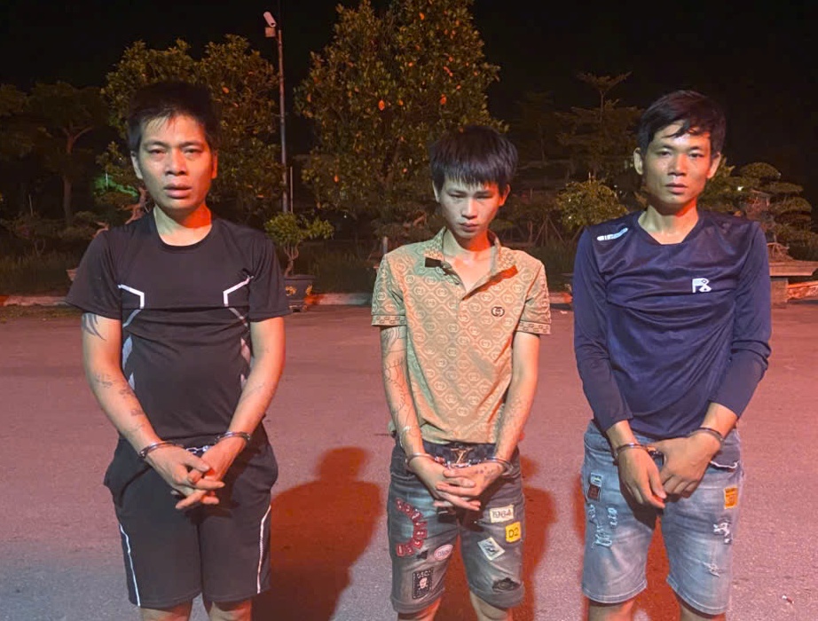 Công an phường An Phong: Bắt giữ 3 đối tượng về hành vi mua bán trái phép chất ma túy và tổ chức sử dụng trái phép chất ma túy